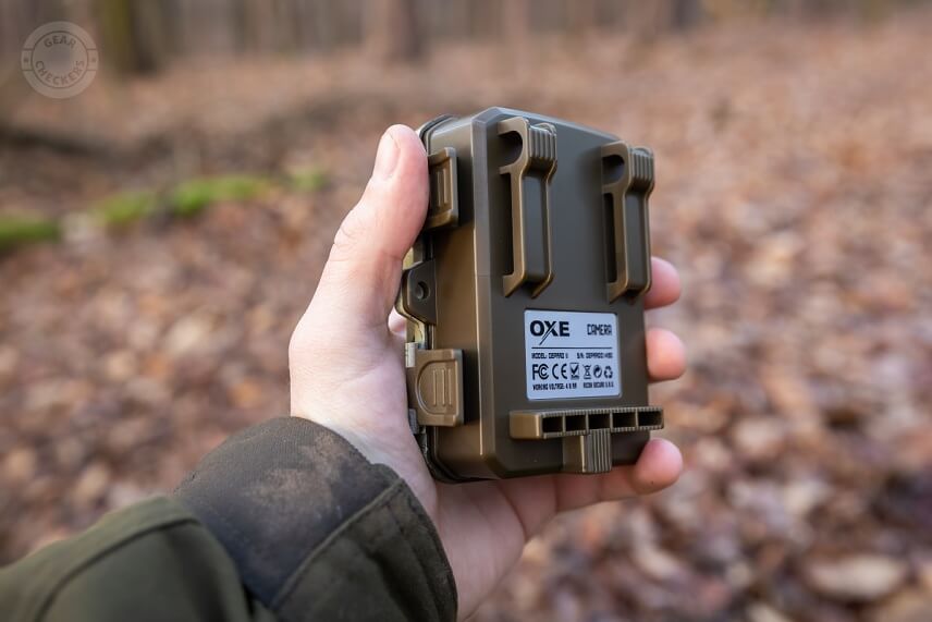 Zadná časť fotopasce je kompatibilná s 8 mm lanovým zámkom.