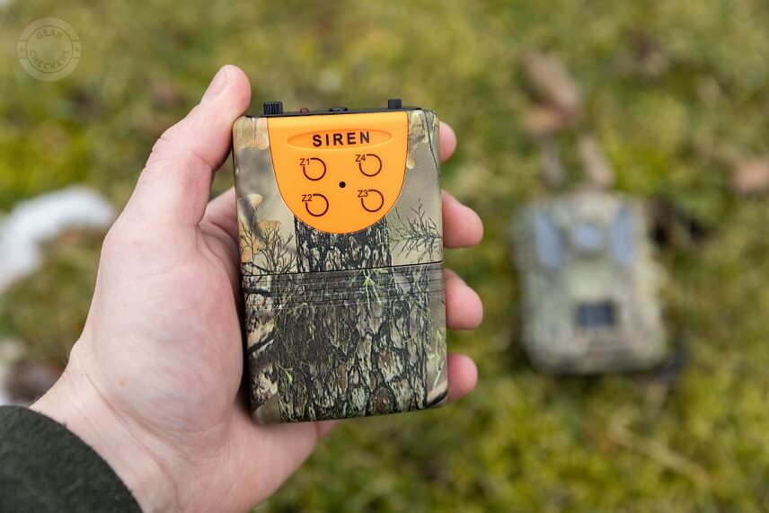 Jeden detektor pohybu je možné používať súčasne s až 4 fotopascami OXE Gepard II. Na ich odlíšenie slúžia indikátory Z1 - Z4.