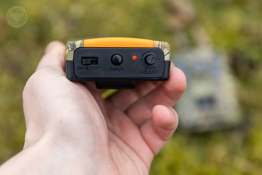 Detektor pohybu sa ovláda veľmi jednoducho, slúžia na to 3 tlačidlá na hornej strane.